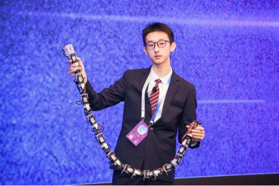 上海青少年与“最强大脑”共聚第三届世界顶尖科学家论坛1678.png